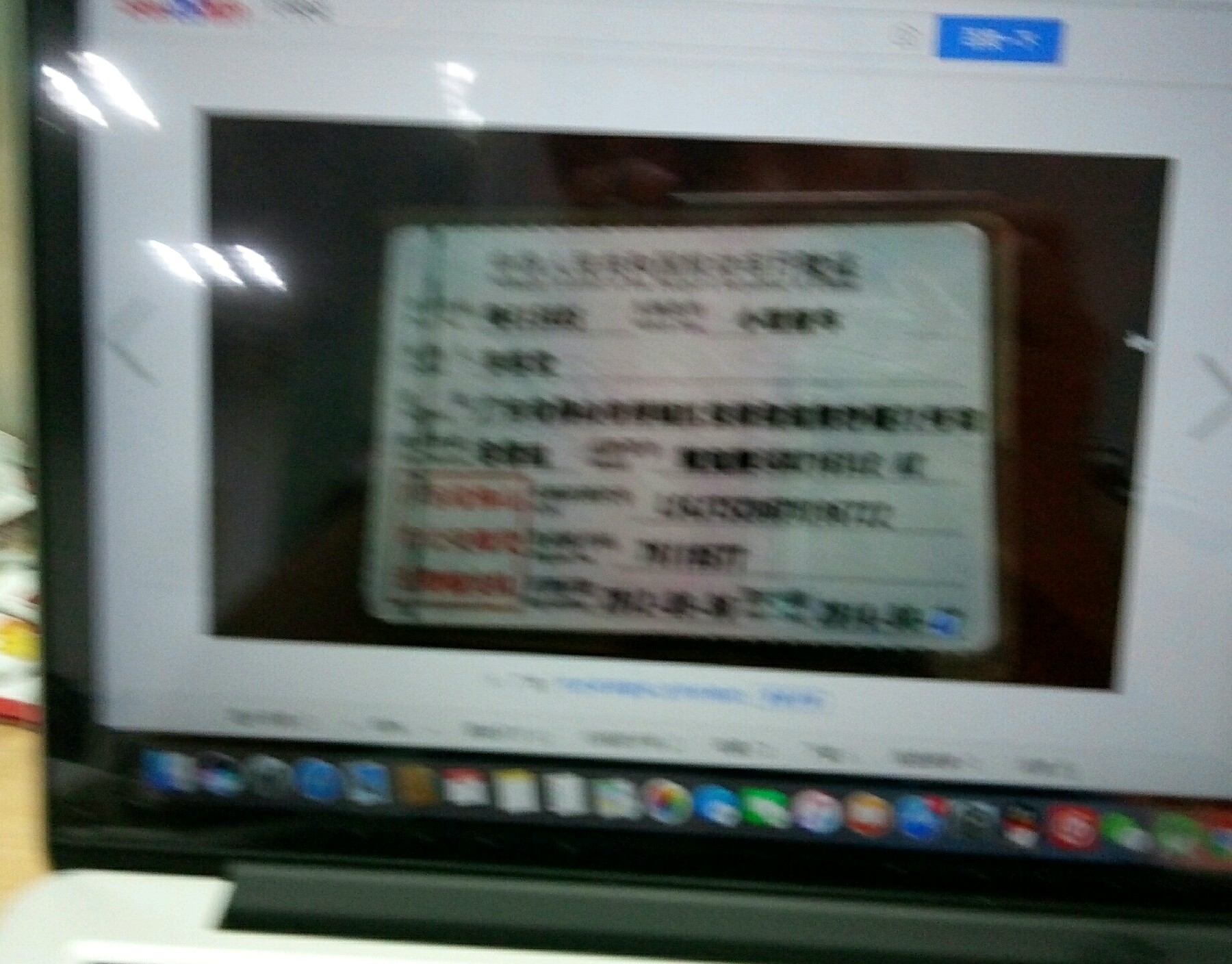 左后门铰链螺丝