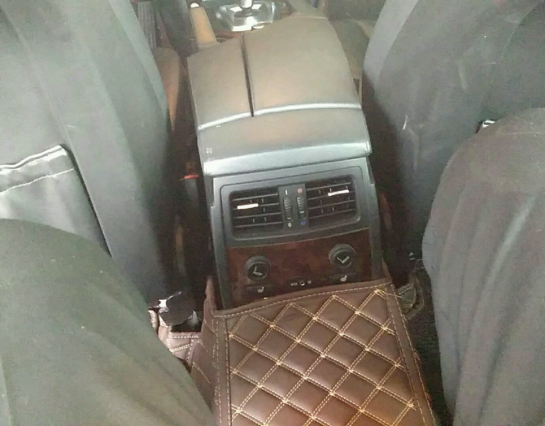 中央扶手