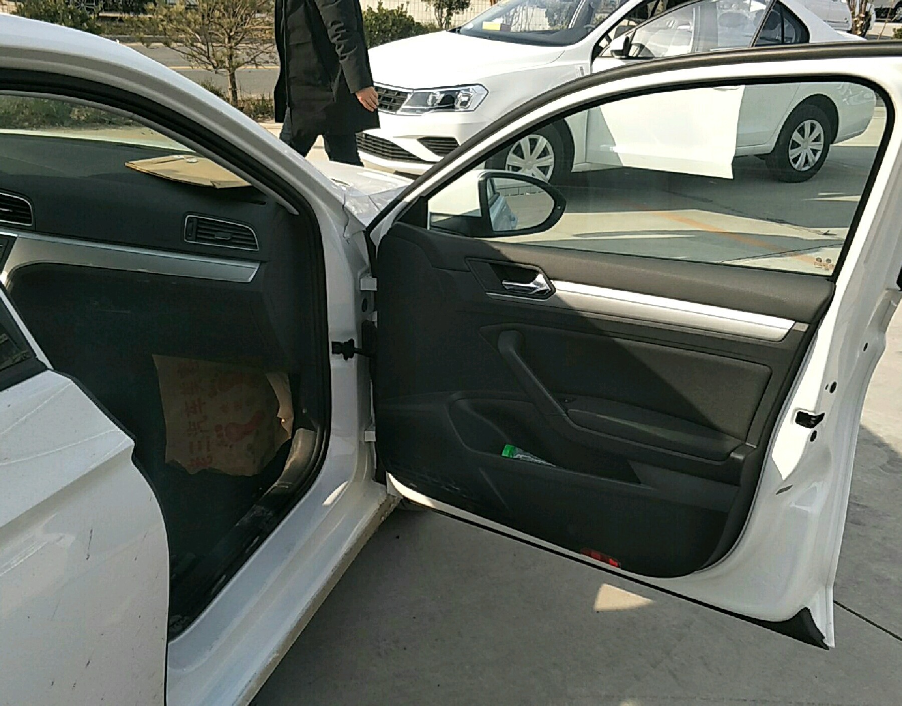 右前门