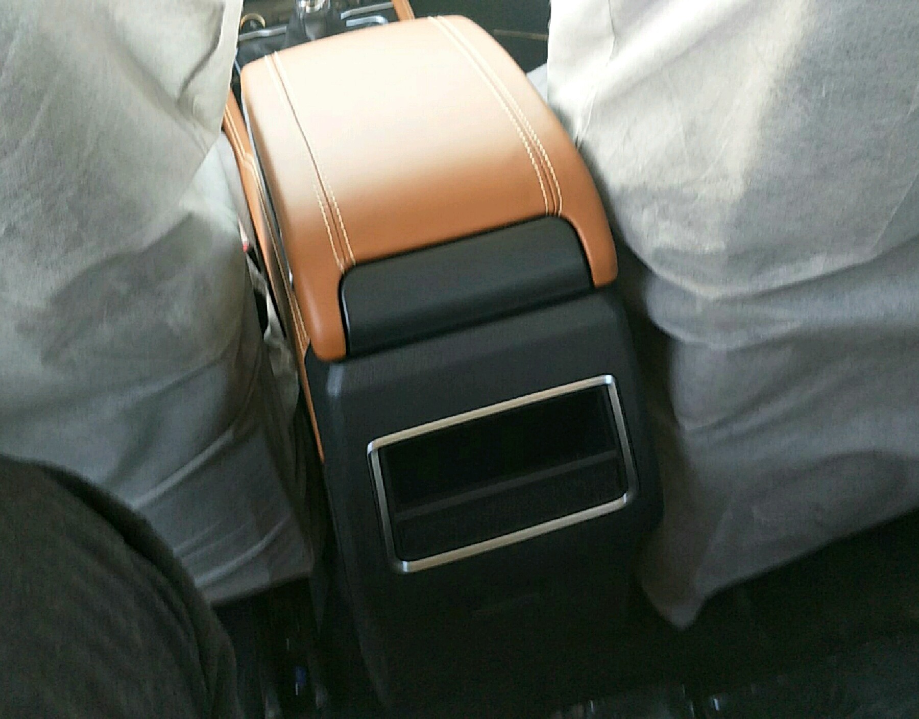 中央扶手