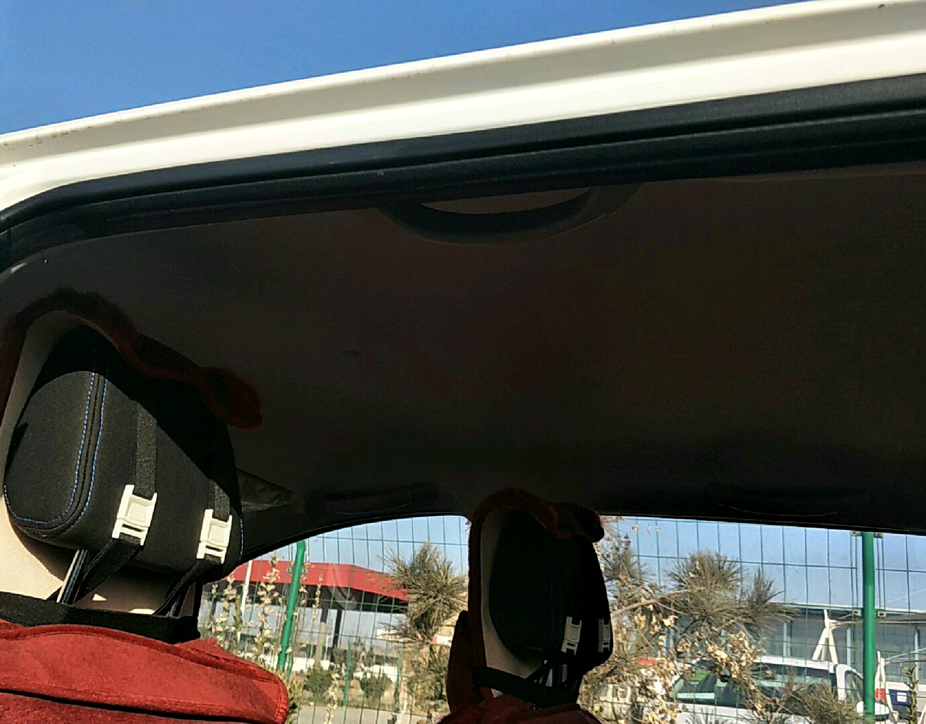 车辆内顶