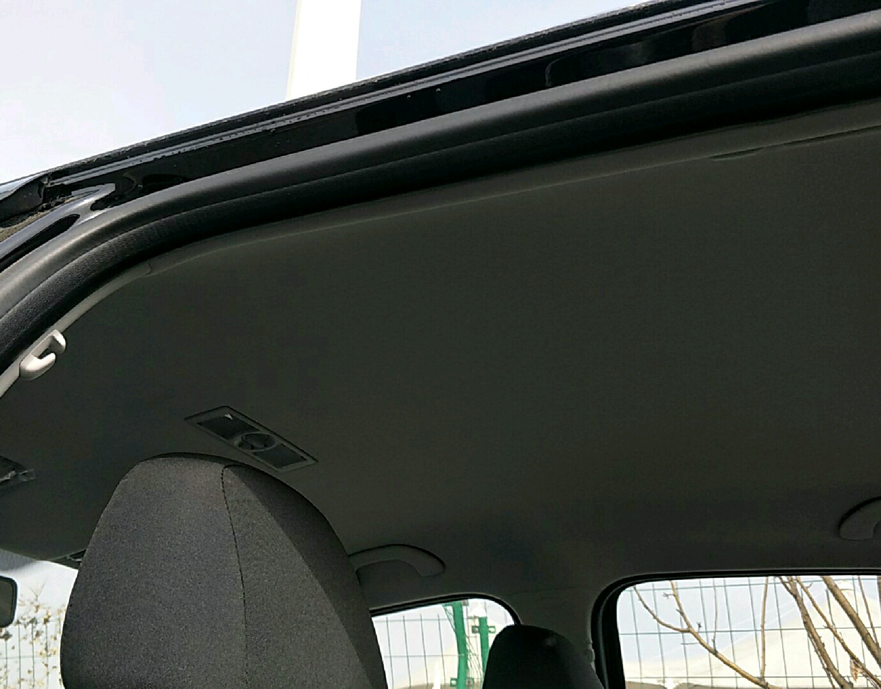 车辆内顶