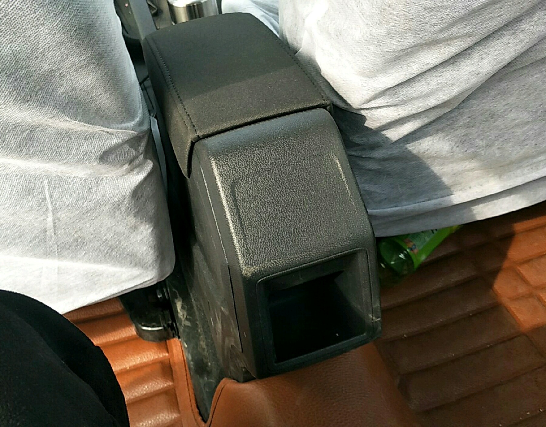 中央扶手