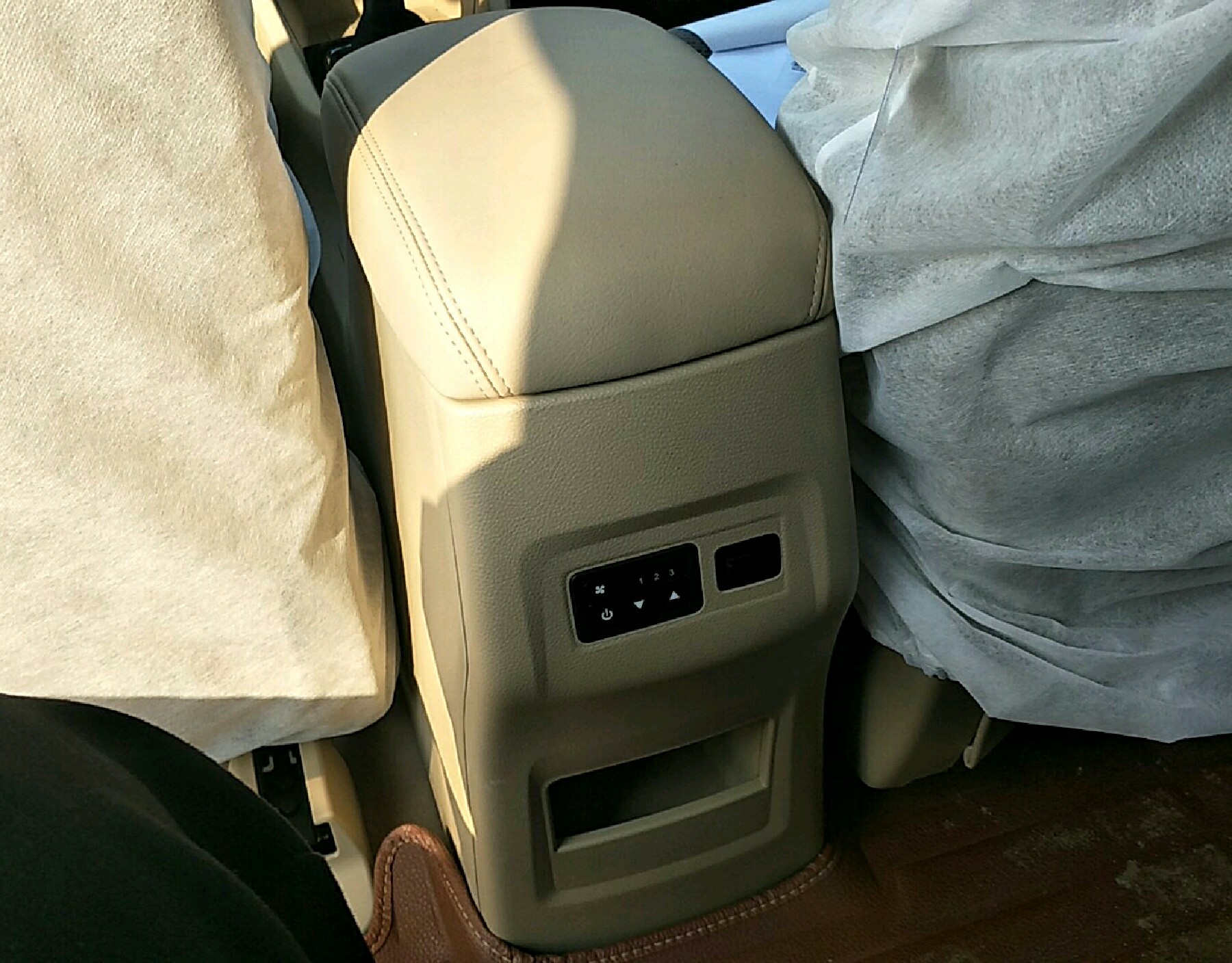 中央扶手